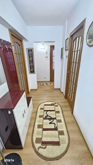Apartament cu 2 camere decomandat în Micro 17