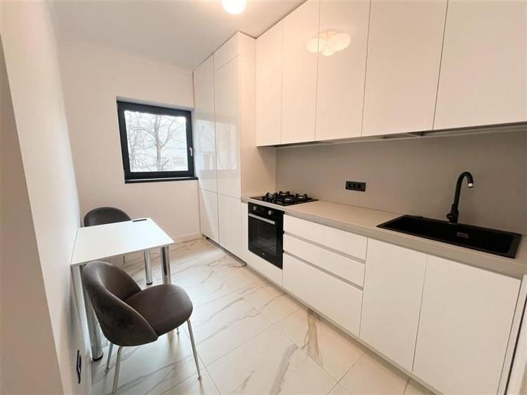Apartament cu 3 camere decomandat în Beller