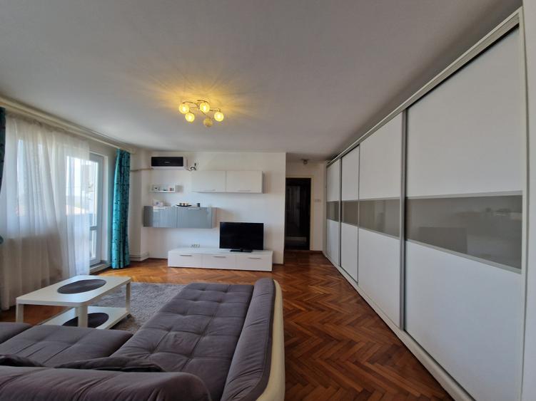 Apartament cu 3 camere decomandat în Circumvalațiunii