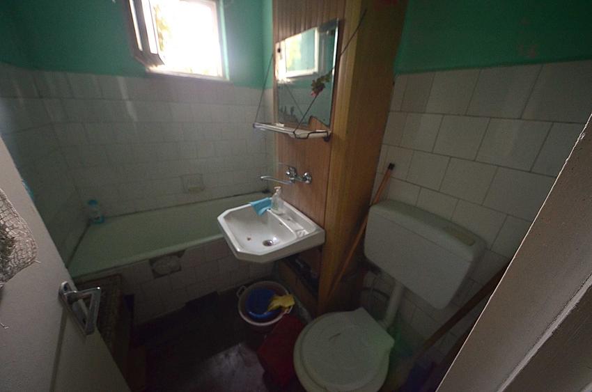 Apartament cu 3 camere semidecomandat în Dâmbu Pietros