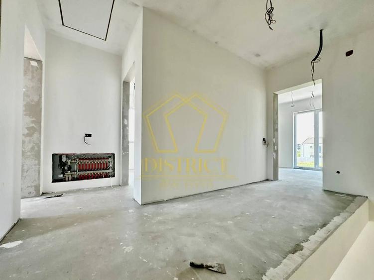Duplex cu 5 camere cu Canalizare în Dumbrăvița