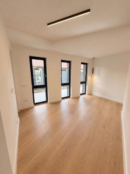 Apartament cu 3 camere semidecomandat în Mihai Bravu