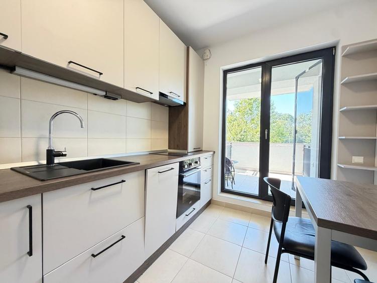 Apartament cu 3 camere semidecomandat în Băneasa