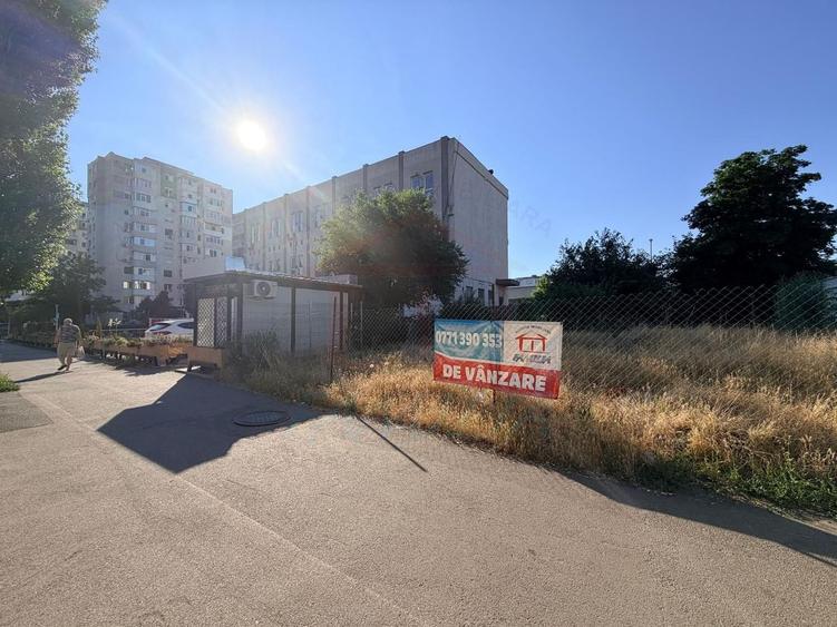 Teren Construcții intravilan de 300 mp, în Micro 21