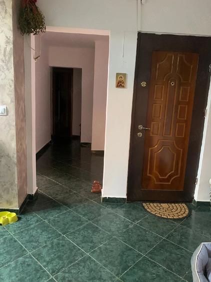 Apartament cu 4 camere decomandat în Titan