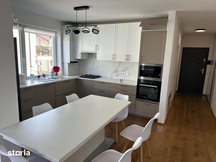 Apartament cu 4 camere decomandat, mobilat în Europa