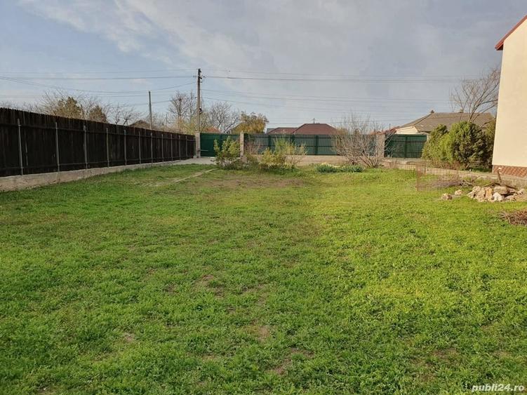 Teren de 1300 mp, în Poiana