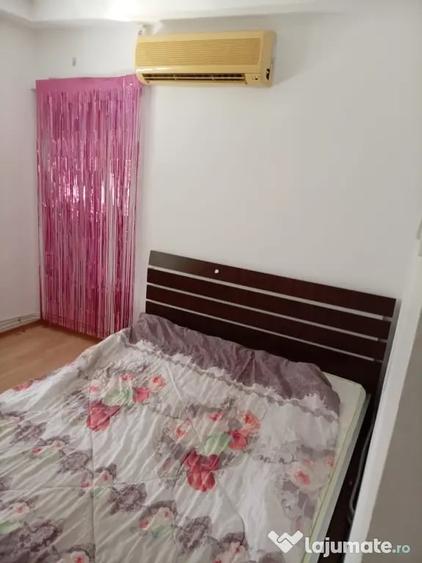 Apartament cu 3 camere decomandat în Exterior Vest