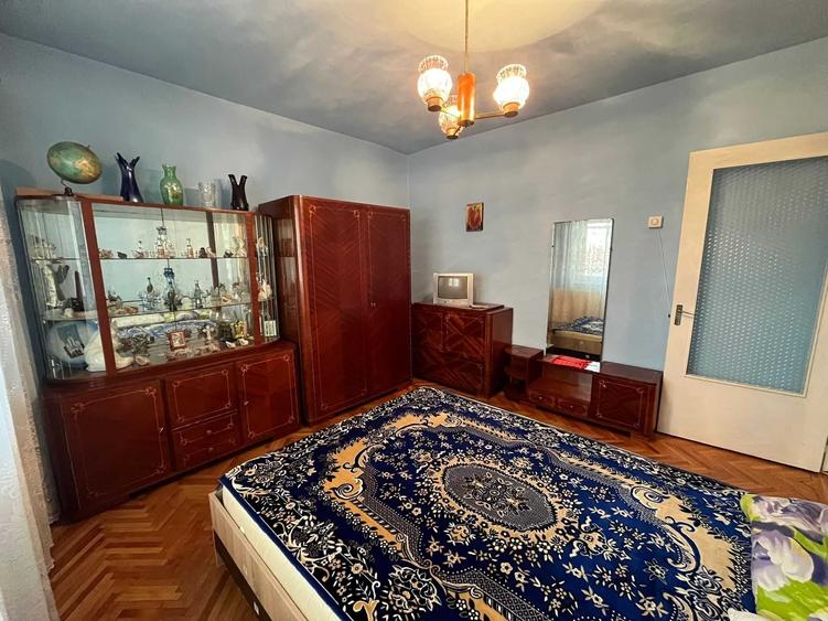 Apartament cu 3 camere decomandat în Turnișor