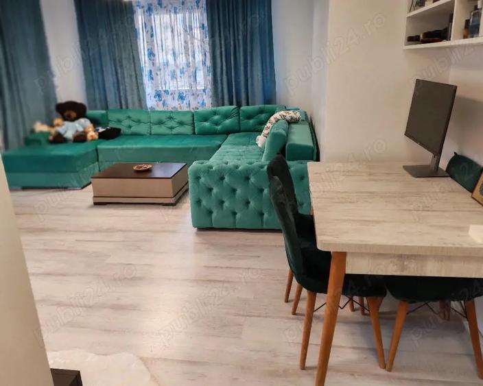 Vand 2 apartamente usa in usa cu posibilitate de alipire, unul are 3 camere celalalt 2 - 3