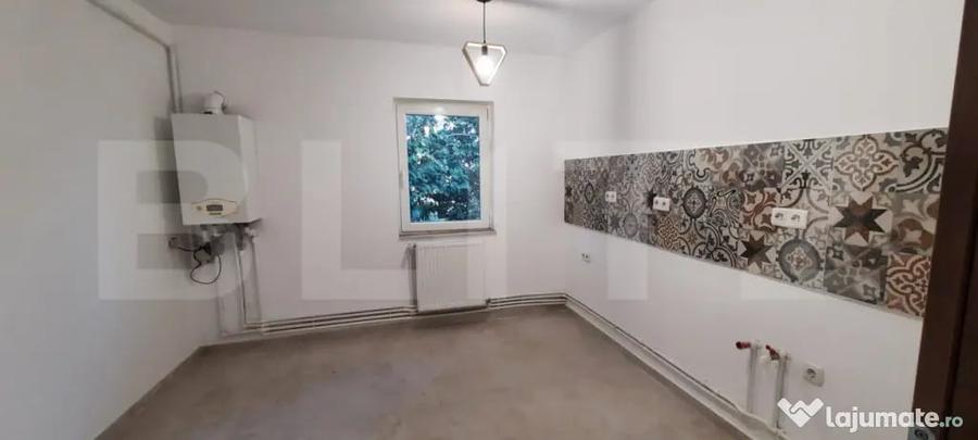 Apartament cu 3 camere decomandat în Micro 16