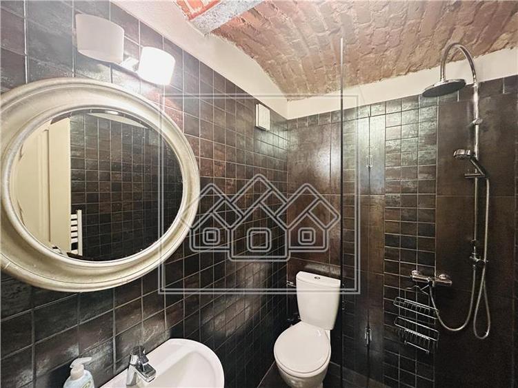 Casă individuală cu 4 camere cu Canalizare în Ultracentral
