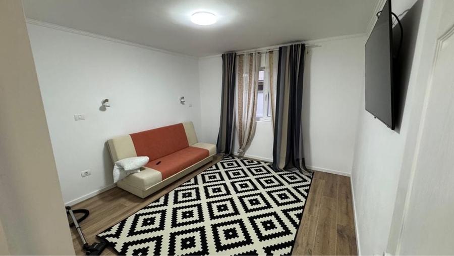 Casă cu 4 camere în Exterior Vest