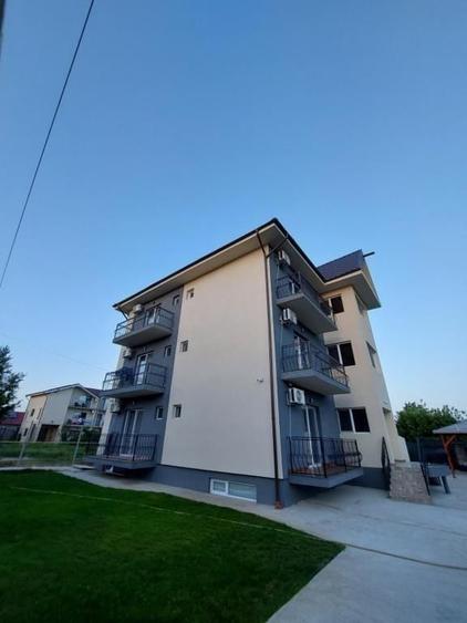 Casă cu 15 camere decomandat cu Canalizare în Central