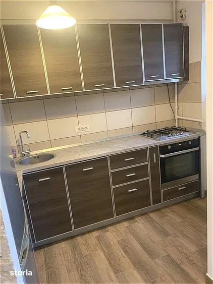 Apartament cu 3 camere decomandat, mobilat în Ghencea