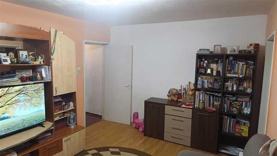 Apartament cu 2 camere semidecomandat în Griviței