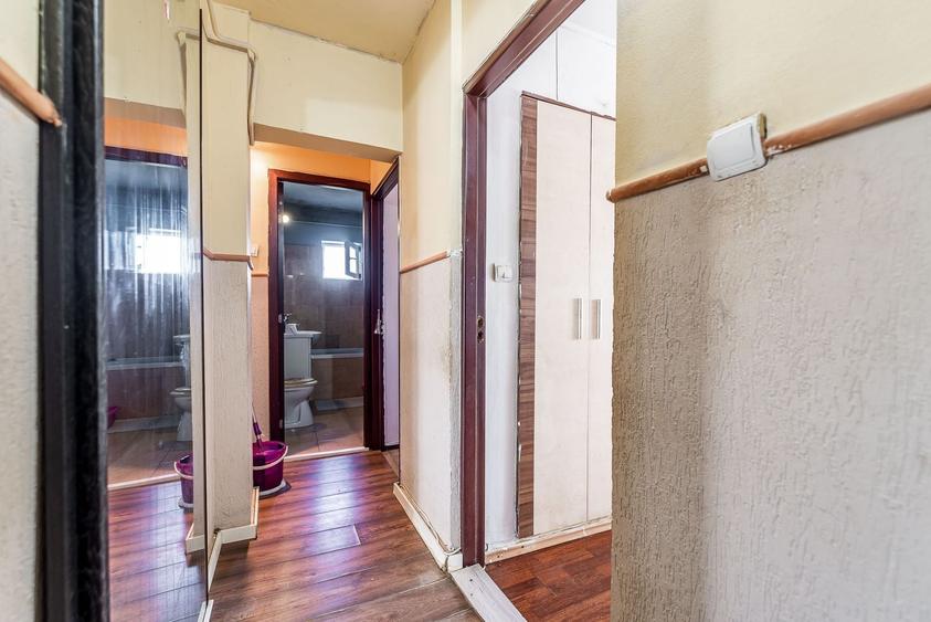 Apartament cu 5 camere semidecomandat în Micălaca