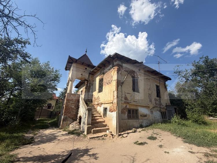Casă individuală cu 8 camere cu Teren 1200 Mp în Șimnicu de Sus