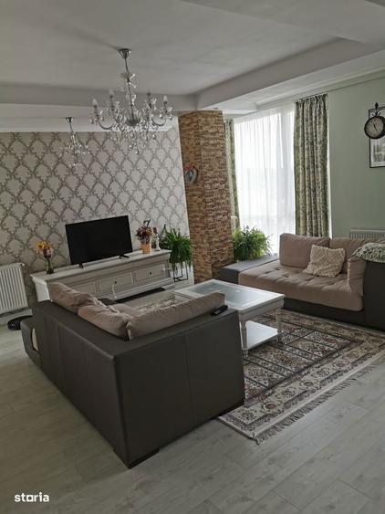 Apartament cu 3 camere decomandat, mobilat în Podu Roș