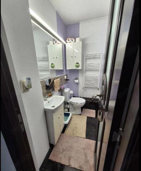 Apartament cu 4 camere semidecomandat în Tătărași
