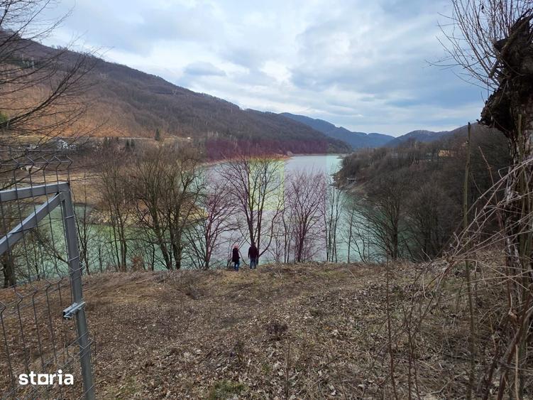 Teren de 1653 mp, în Valea Doftanei
