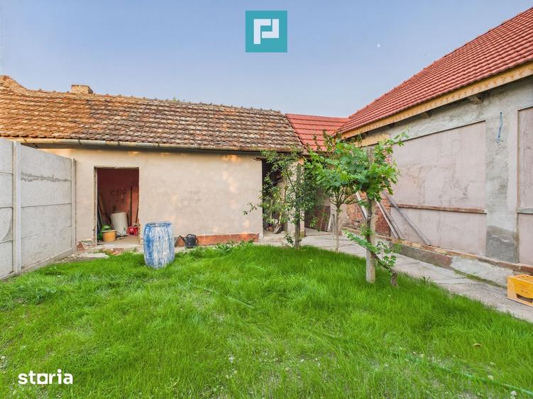 Casă cu 3 camere decomandat cu Teren 1197 Mp în Central