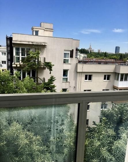 Apartament cu 3 camere decomandat în Băneasa
