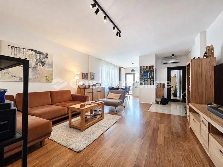 Apartament cu 3 camere semidecomandat, mobilat în Bună Ziua