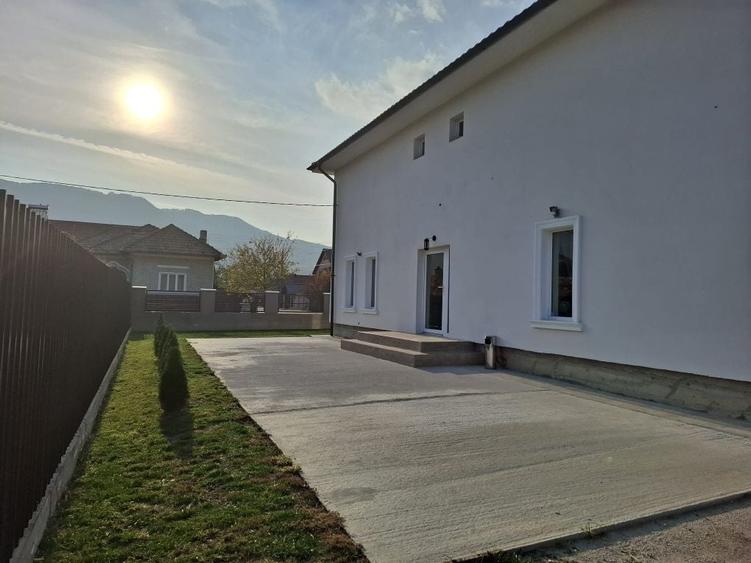 Casă cu 4 camere în Jiblea Nouă
