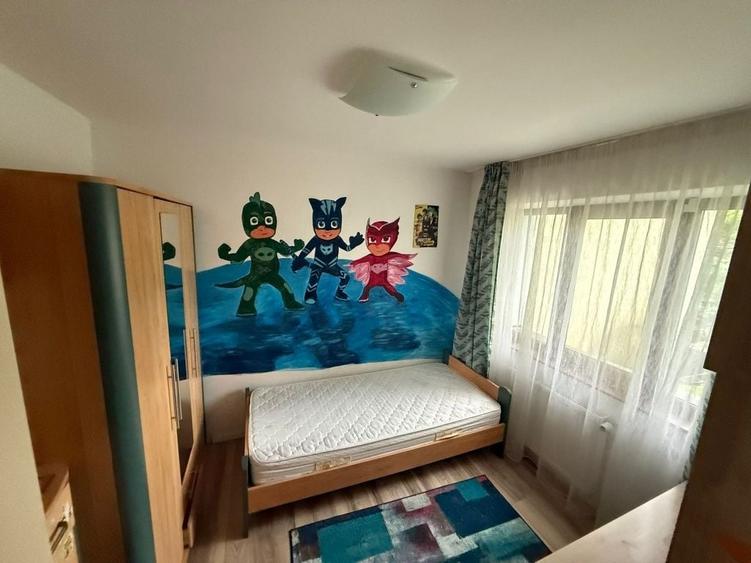 Apartament cu 4 camere decomandat în Central