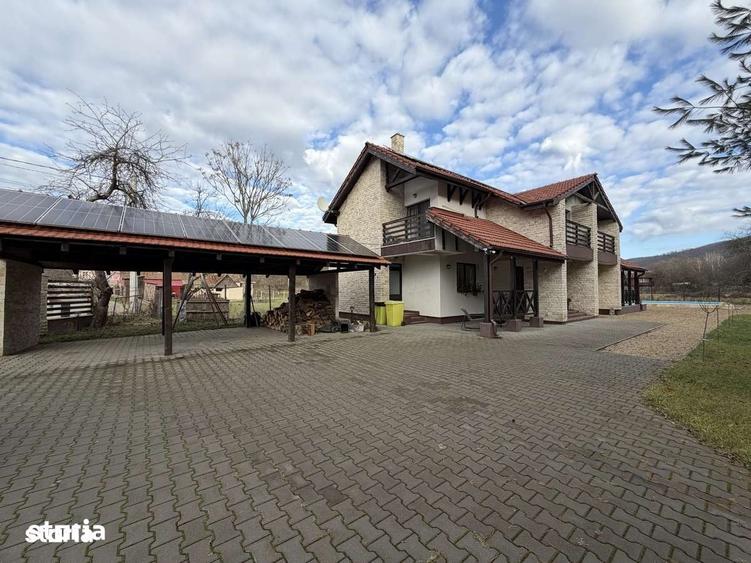 Casă cu 4 camere cu Teren 1625 Mp în Păuliș