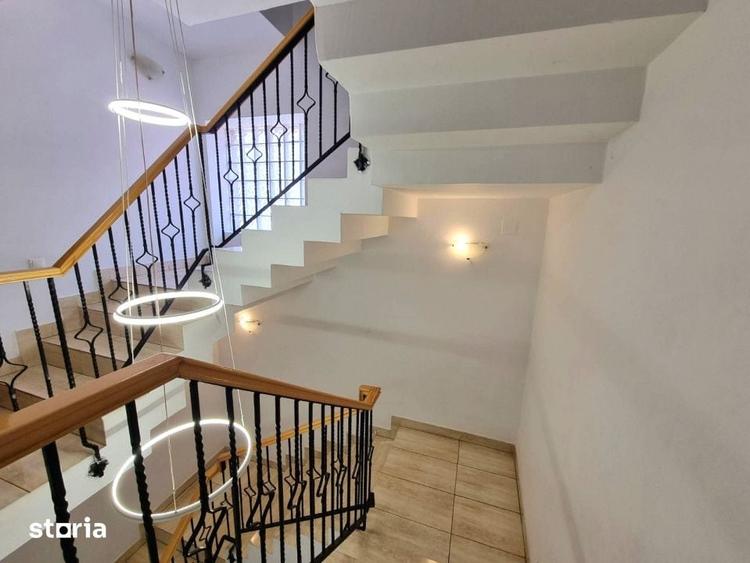 Casă cu 7 camere semidecomandat cu Teren 500 Mp în Nord