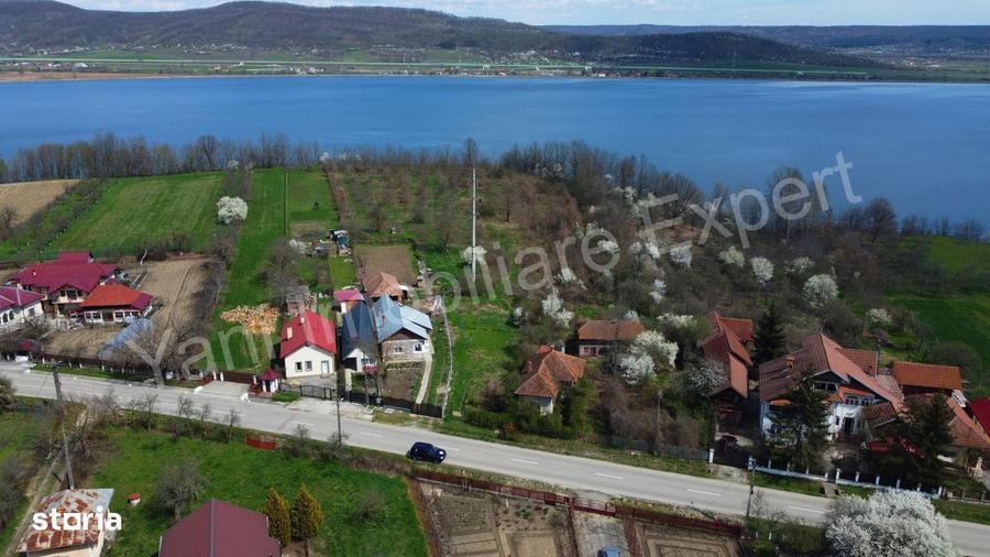 Teren de 3595 mp, în Merișani