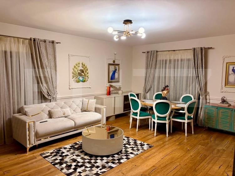 Penthouse cu 3 camere semidecomandat, mobilat în Gruia