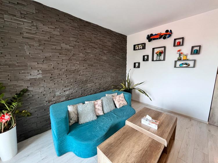 Apartament cu 3 camere decomandat în Bună Ziua