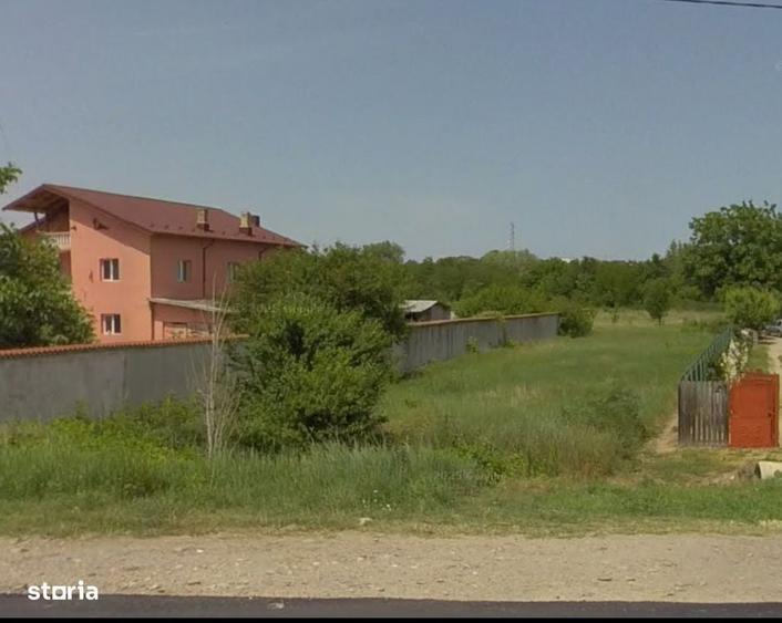 Teren de 2500 mp, în Crețu