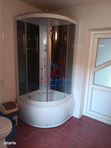 Casă cu 9 camere cu Teren 761 Mp în Popricani