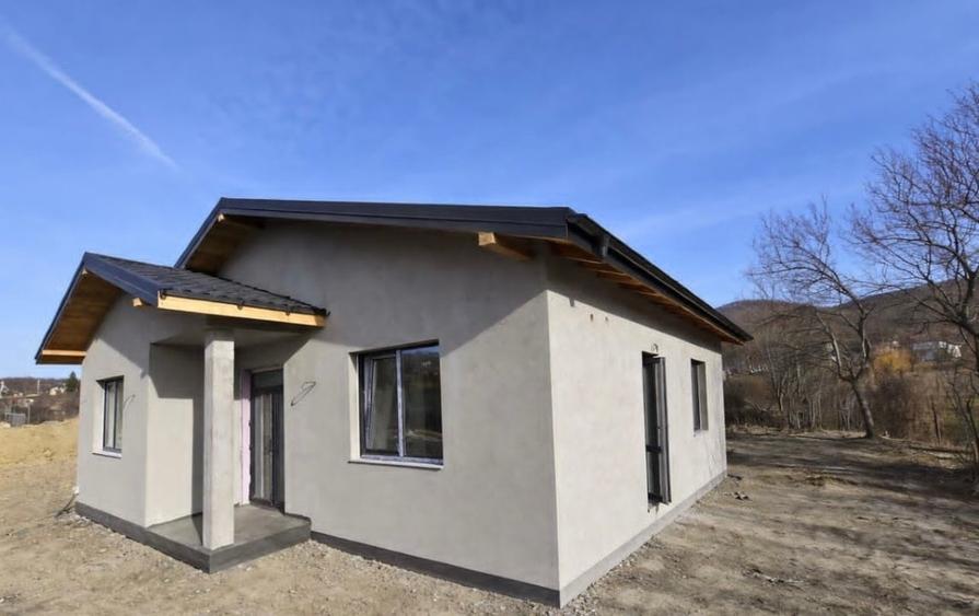 Casă individuală cu 3 camere cu Canalizare în Chicerea