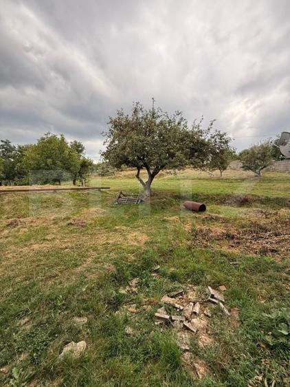 Teren Construcții intravilan de 1300 mp, în Periferie