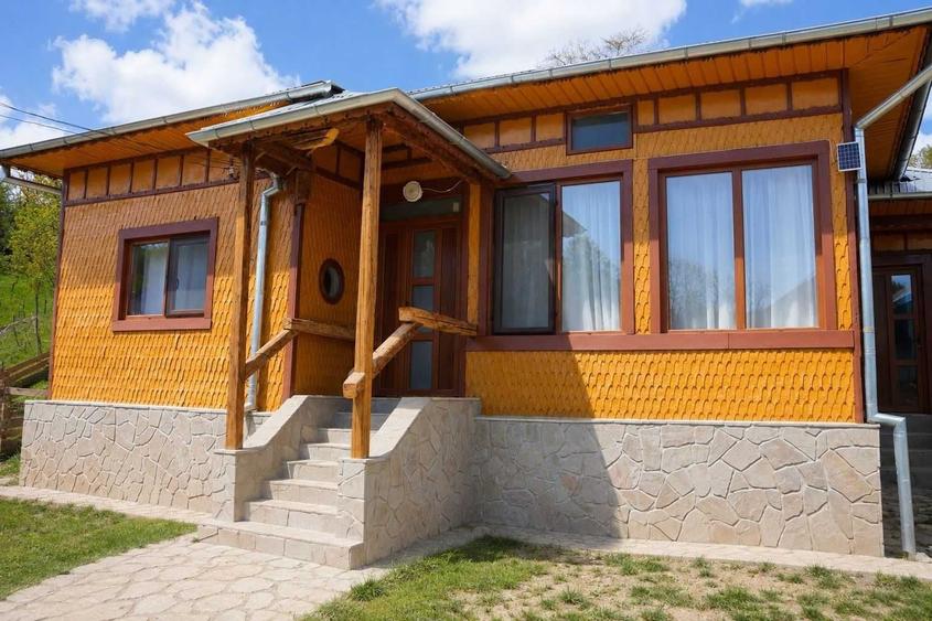 Casă cu 3 camere cu Teren 1400 Mp în Măneciu