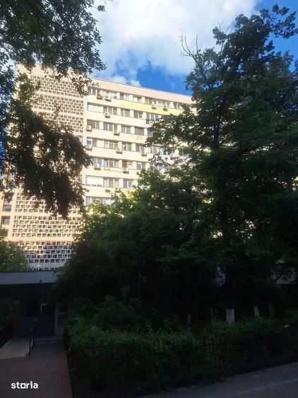 Garsonieră decomandată, mobilată în Dristor