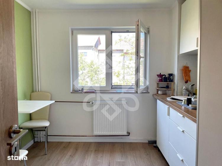 Apartament cu 3 camere semidecomandat în Rogerius