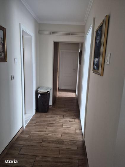 Apartament cu 3 camere decomandat în Tomis III