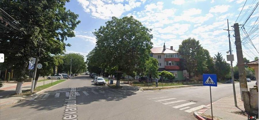 Apartament cu 4 camere decomandat în Central