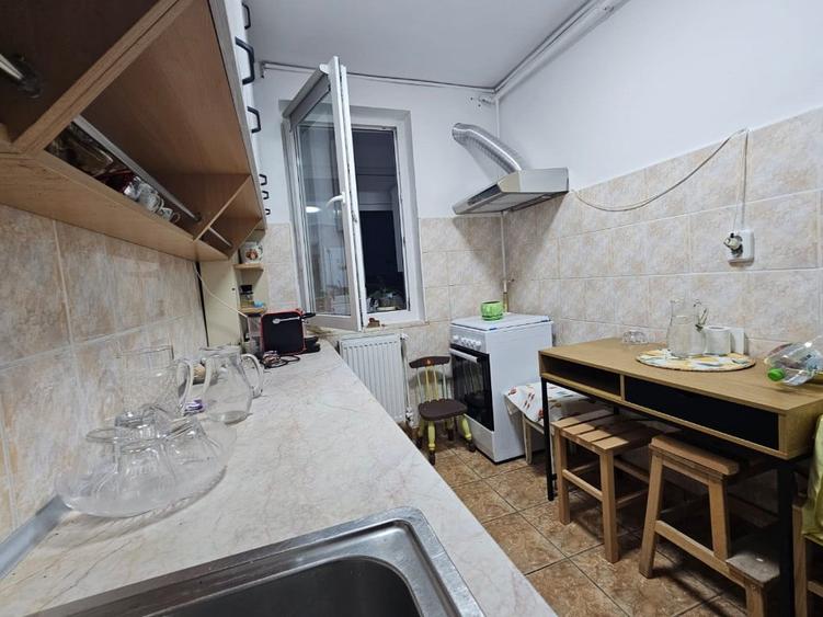 Apartament cu 3 camere decomandat în Piața Centrală