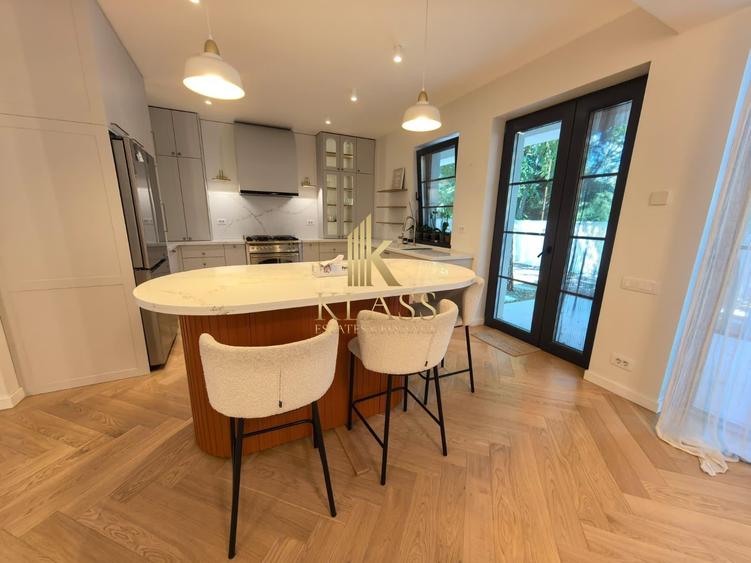 Duplex cu 5 camere cu Canalizare în Iancu Nicolae