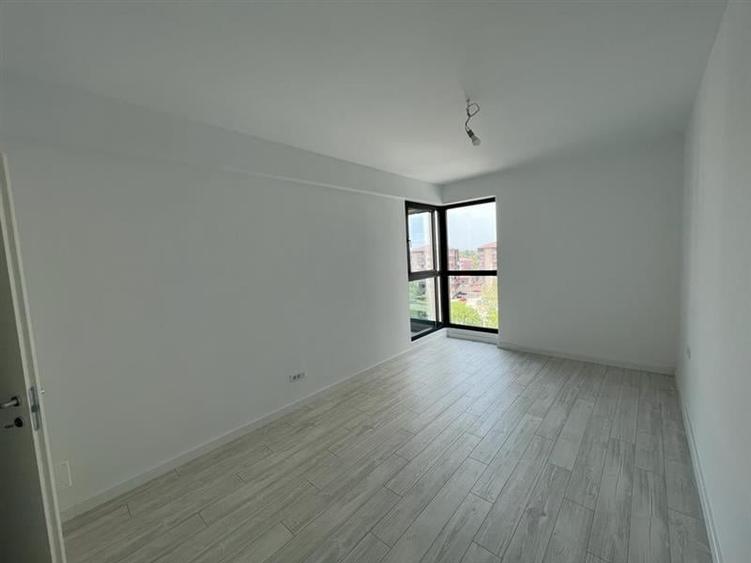 Apartament cu 3 camere decomandat în Rahova