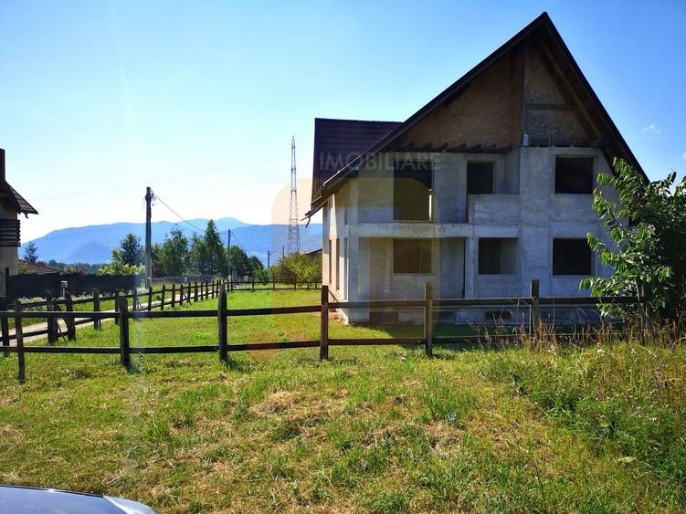 Casă individuală cu 6 camere cu Teren 800 Mp în Alexandru cel Bun
