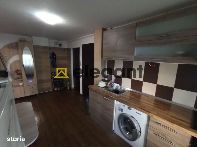 Apartament cu 3 camere decomandat în Rovine