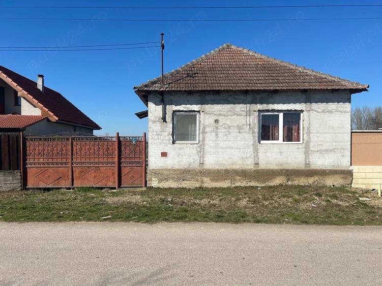 Casă cu Teren 1738 Mp în Cheșa